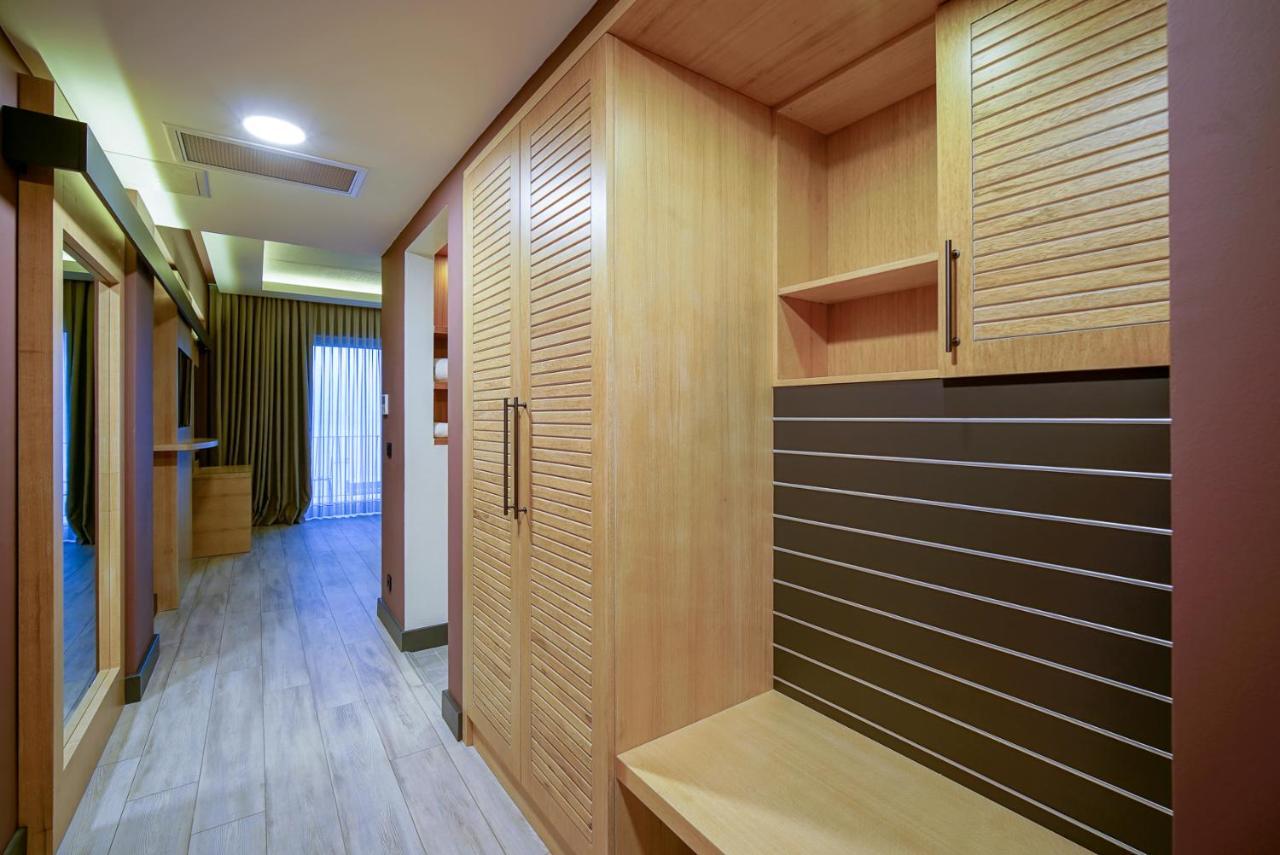 Deluxe Double Room with Balcony and Sea View,1110693096:JPEG