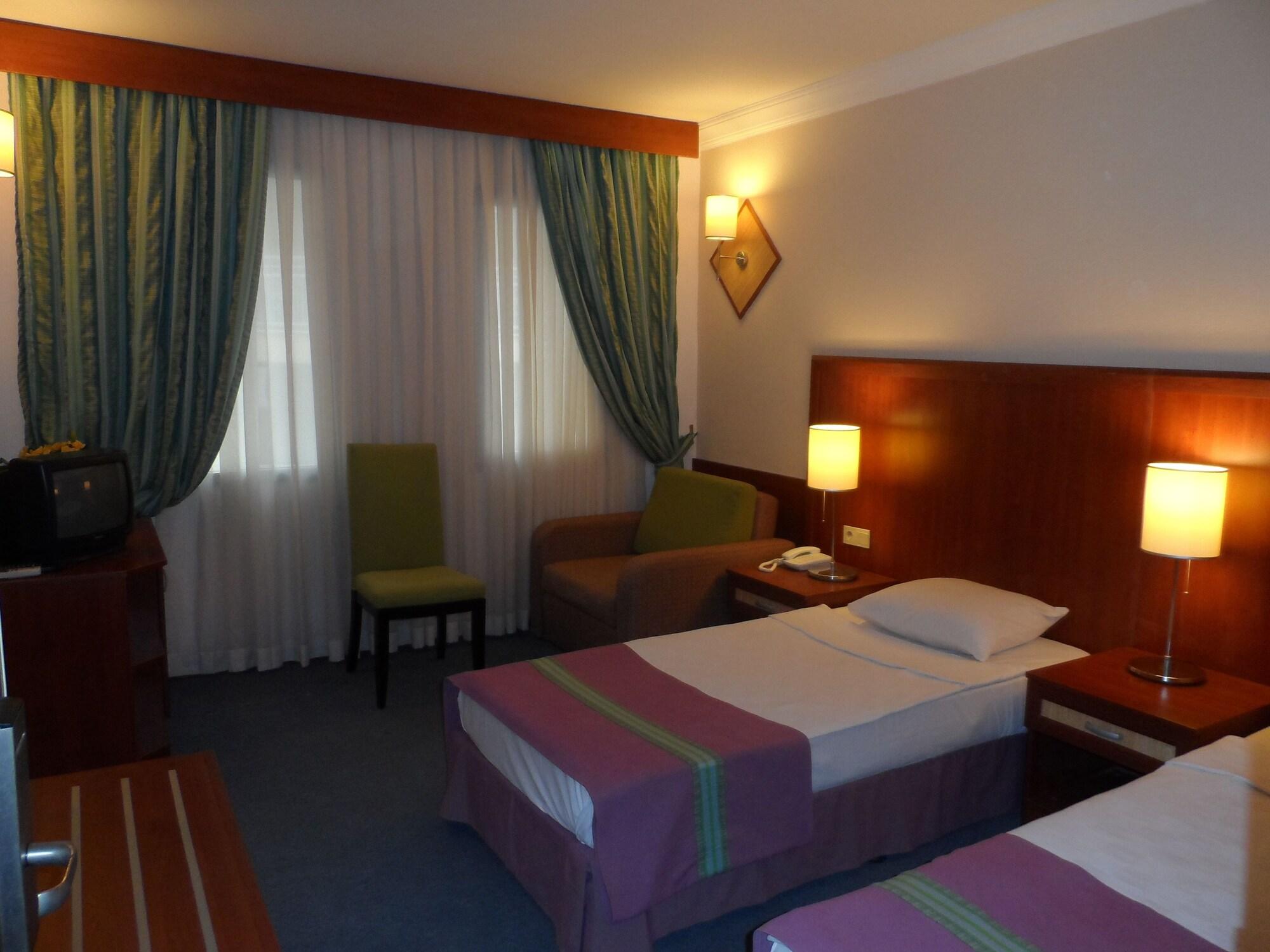 Standard Double or Twin Room,338667118:JPEG