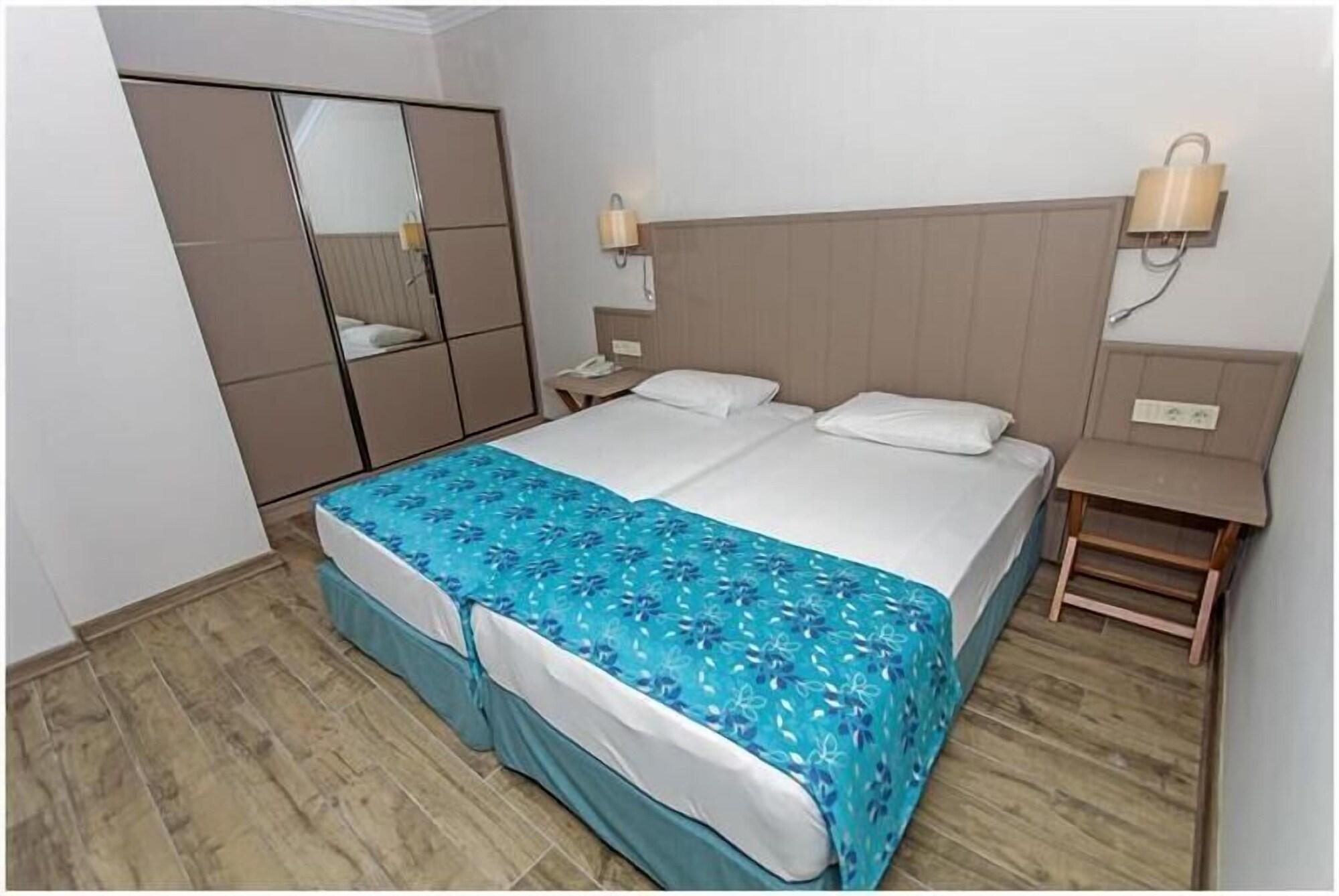 Deluxe Two-Bedroom Apartment with Pool View