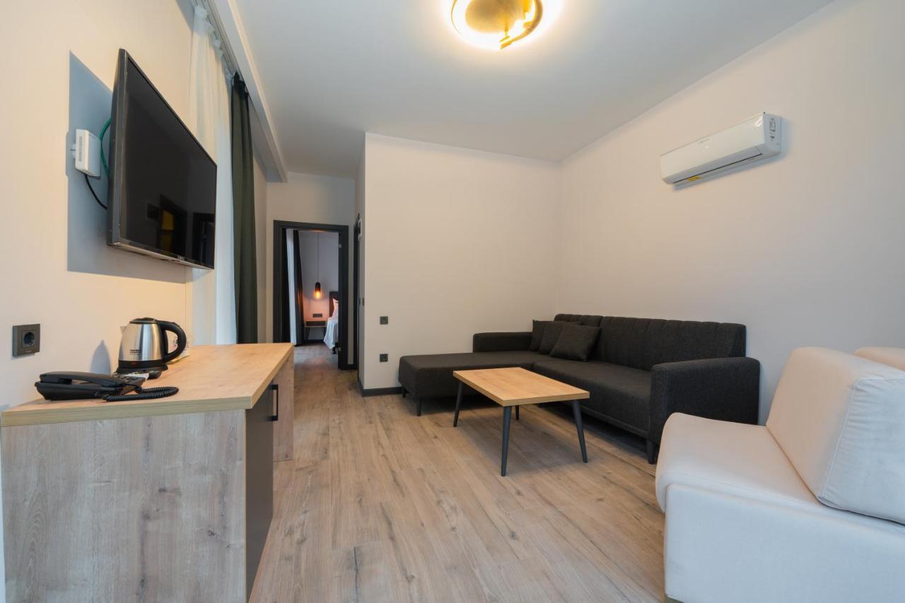 PALM SUITES