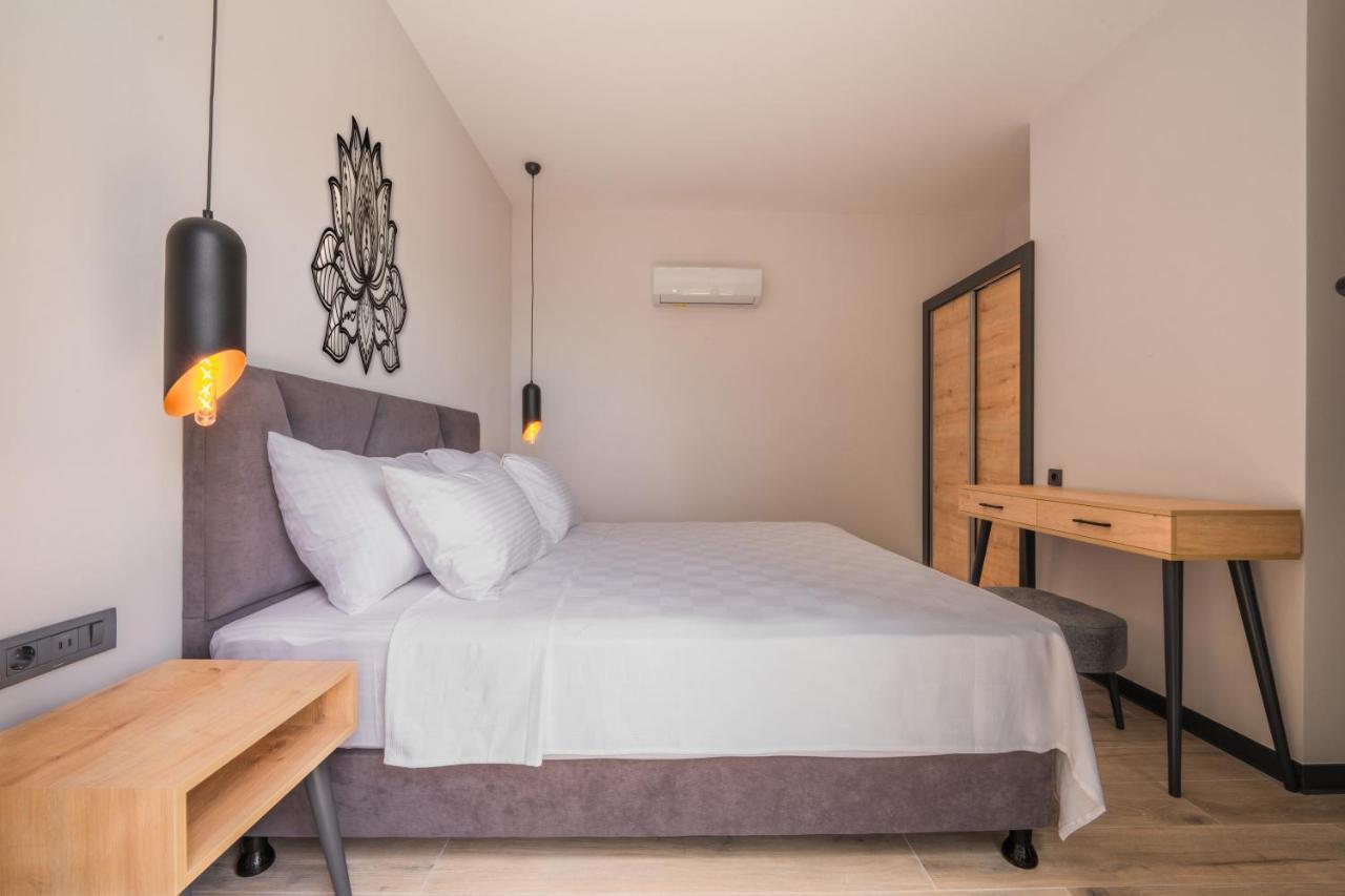 PALM SUITES