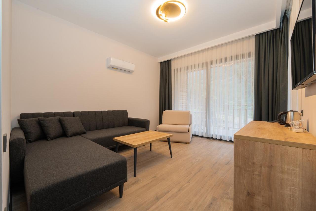 PALM SUITES
