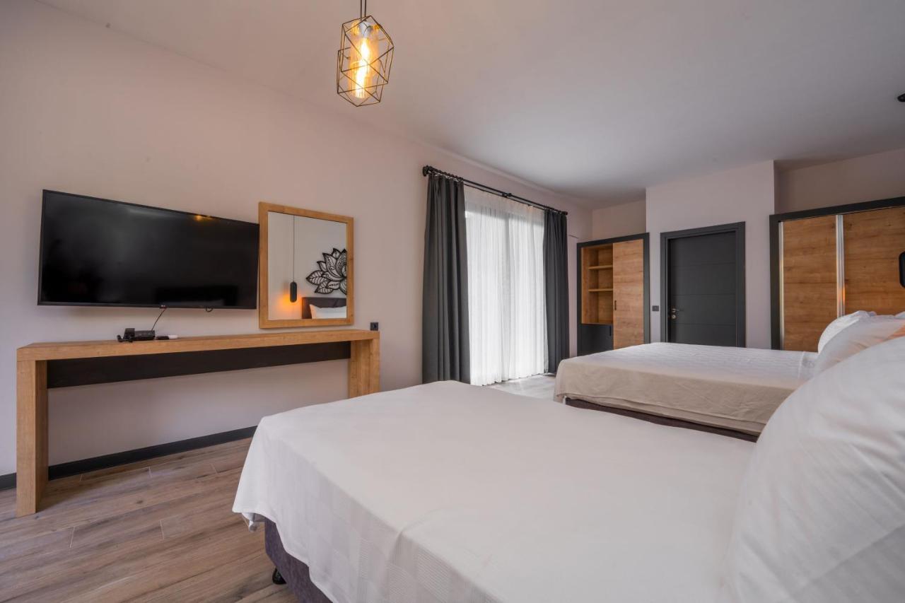 CAROB SUITES