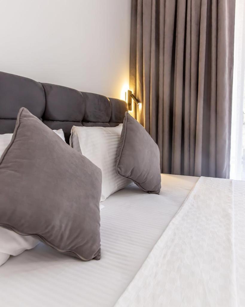 Deluxe Room,1545274891:JPEG