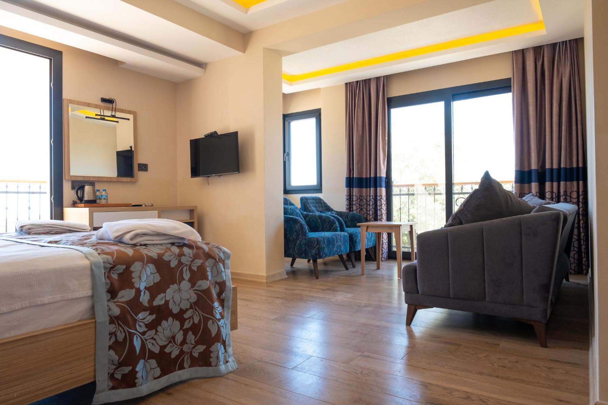 Deluxe Room,1585468605:JPEG