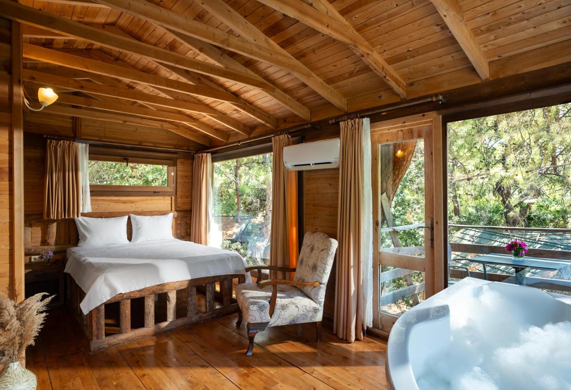 Queen House Jacuzzi