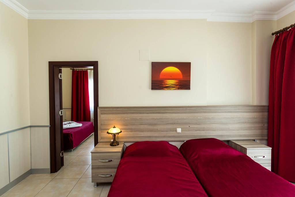 Family Room,1580578437:JPEG