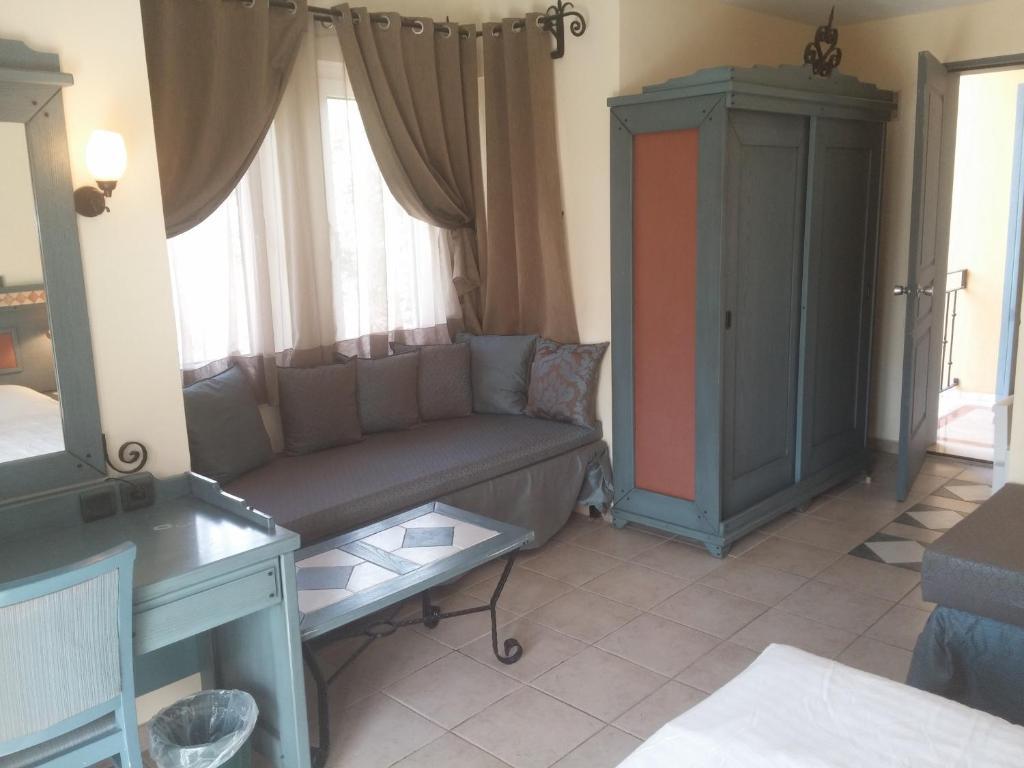 Triple Room,53404357:JPEG