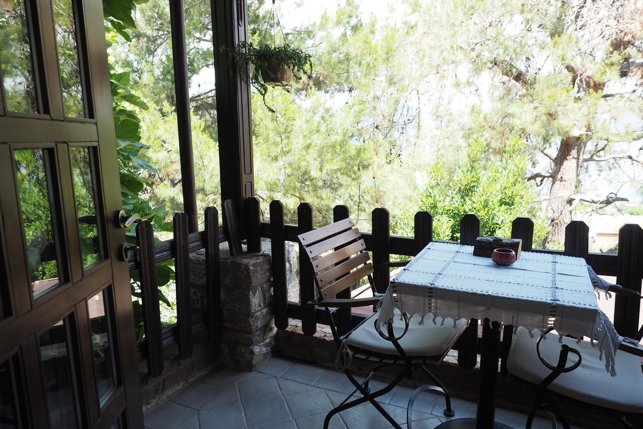 Family Room Balcony,537622695:JPEG