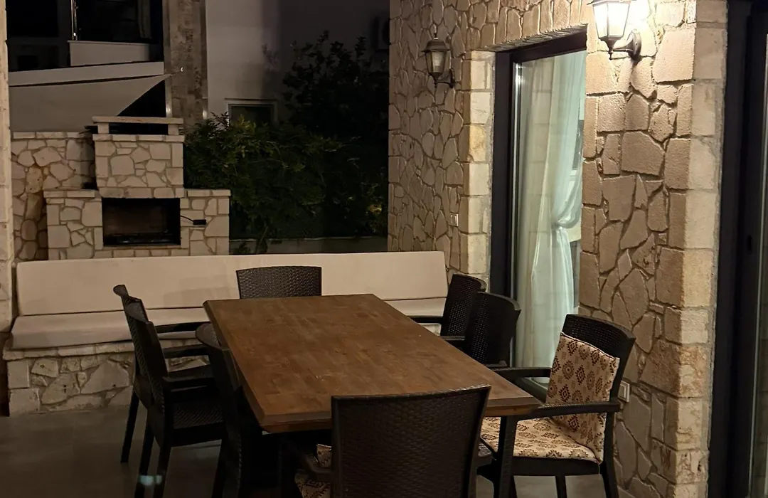 Villa-Sleeps 9-Parking-Pool-Bbq-Hot Tub-Pets-1