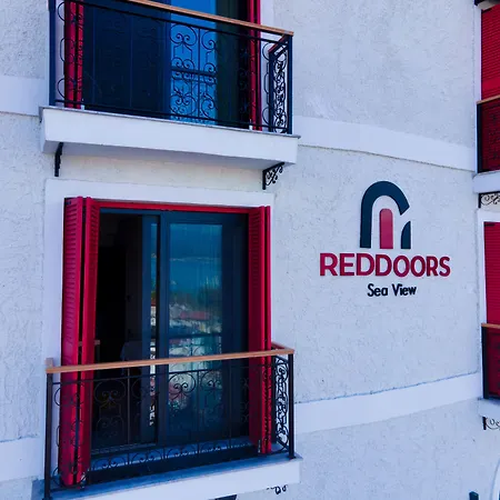 Reddoors Suites Sea View-2