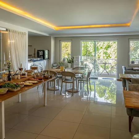 Dedeminn Marina Hotel-2