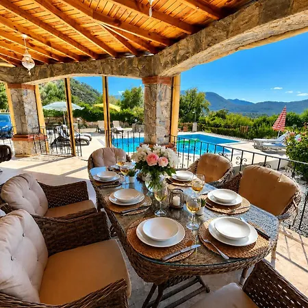Villa Serenity: Private Pool & Garden Retreat-3