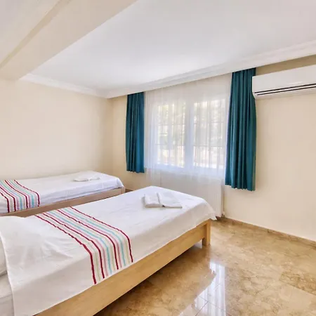 Villa Serenity: Private Pool & Garden Retreat-3