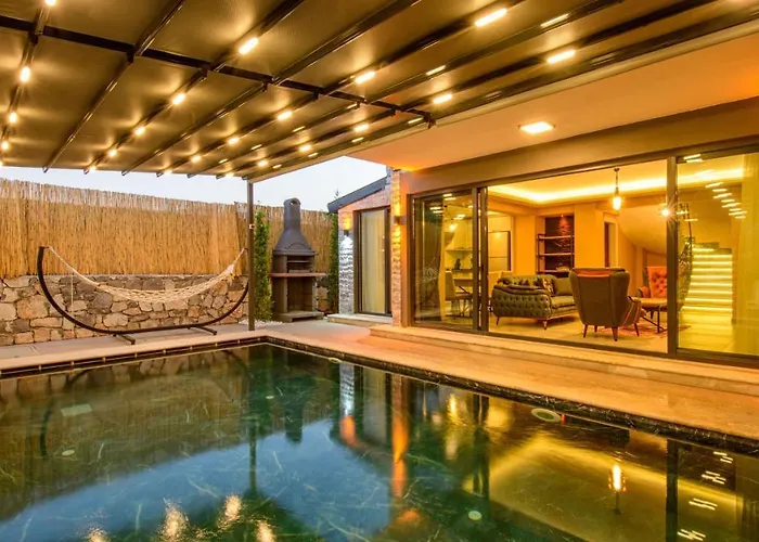 Soeguet 3 - 4 Bedroom With Jacuzzi In Fethiye