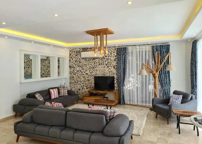Villa With Jacuzzi And Backyard In Kalkan Fethiye