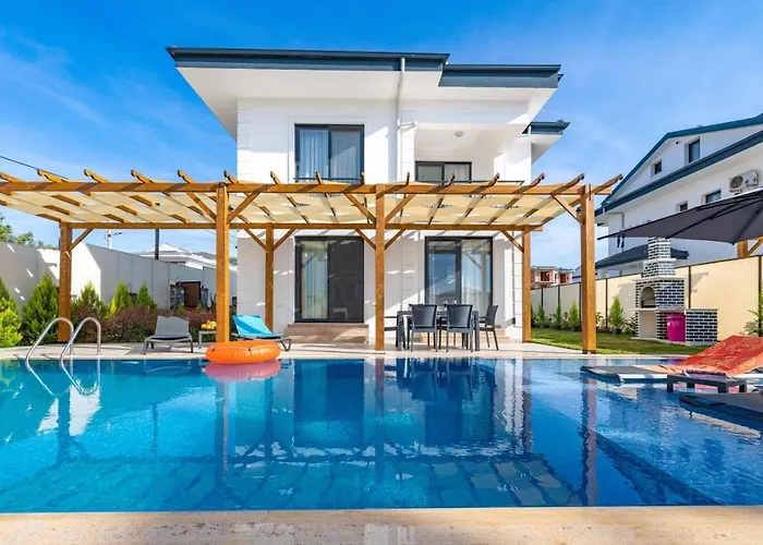 Villa Leona - 5 Bedroom Holiday Villa In Fethiye