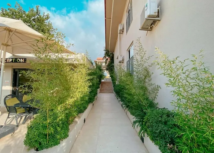 Oeluedeniz 1+1 Modern Summerhouse With Swimming Pool Fethiye