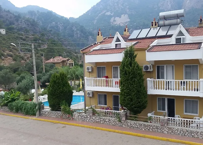 Goekmen Apartments Turunç