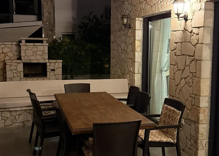 Private Villa-Sleeps 9-Parking-Pool-Bbq-Hot Tub-Pets Dalyan