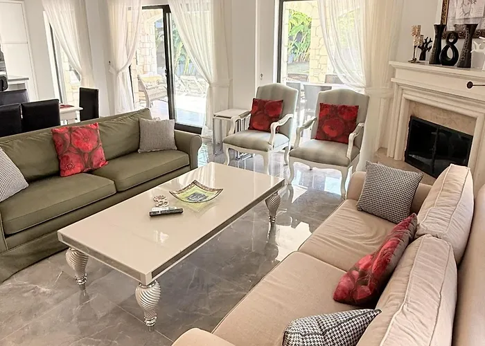Private Villa-Sleeps 9-Parking-Pool-Bbq-Hot Tub-Pets Dalyan